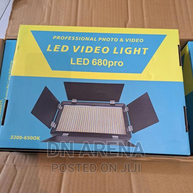Professional Photos And Videos LED 680 Pro Light · Photo 1