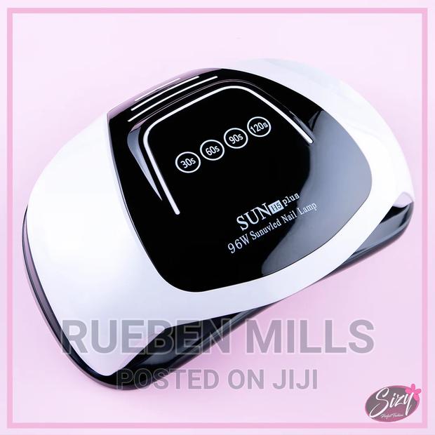 Two Hands Pink Nail Dryer · Photo 2