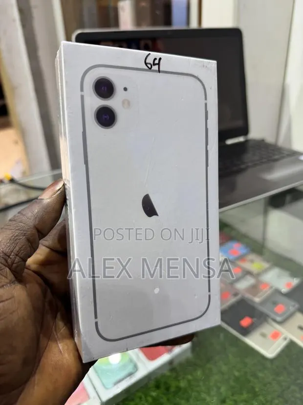 Apple iPhone 11 64 GB White · Photo 1