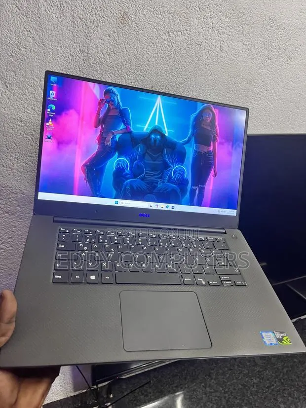 Laptop Dell XPS 15 9560 16GB Intel Core i7 SSD 512GB · Photo 1
