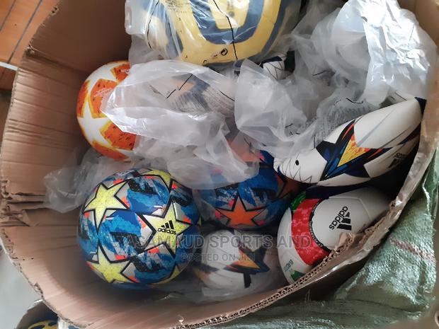 Original Football At Cool Price · Photo 1