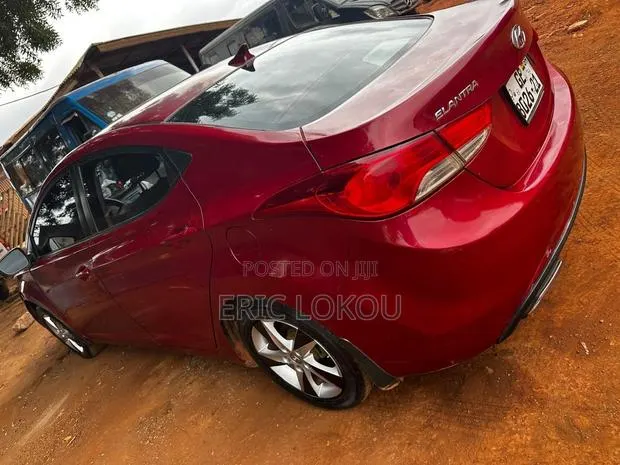 Hyundai Elantra 2013 Red · Photo 1
