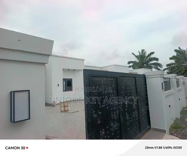 3bdrm House in Unique Key Agency, Sakumono for rent · Photo 1