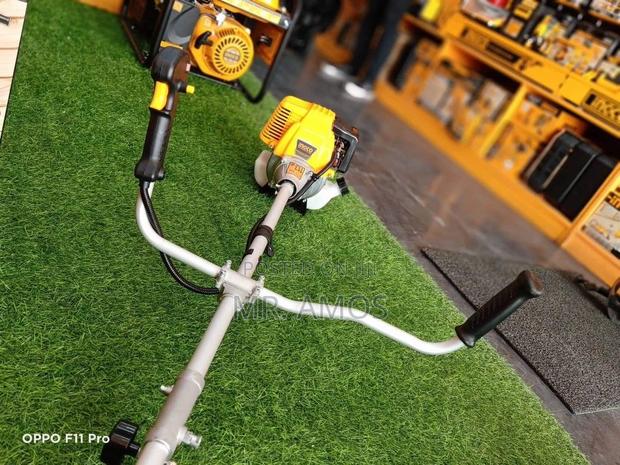 1.1hp 4-Stroke Gasoline Brush Cutter - GBC · Photo 2