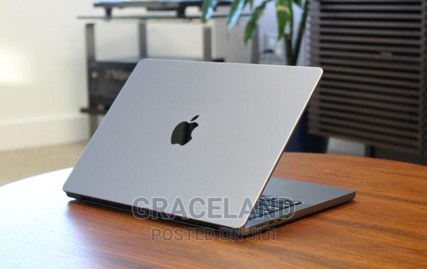 New Laptop Apple MacBook Pro 16GB Apple M2 SSD 1T · Photo 1