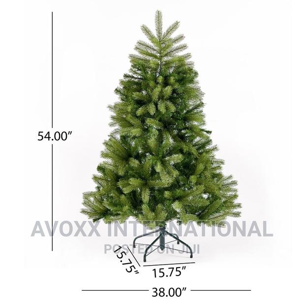 4.5-Ft Mixed Spruce Hinged Artificial Christmas · Photo 2