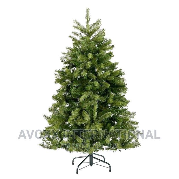 4.5-Ft Mixed Spruce Hinged Artificial Christmas · Photo 3