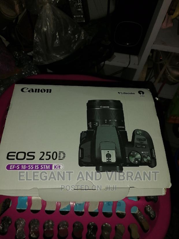 Canon Eos 250d in Very Little Use Condition · Photo 5