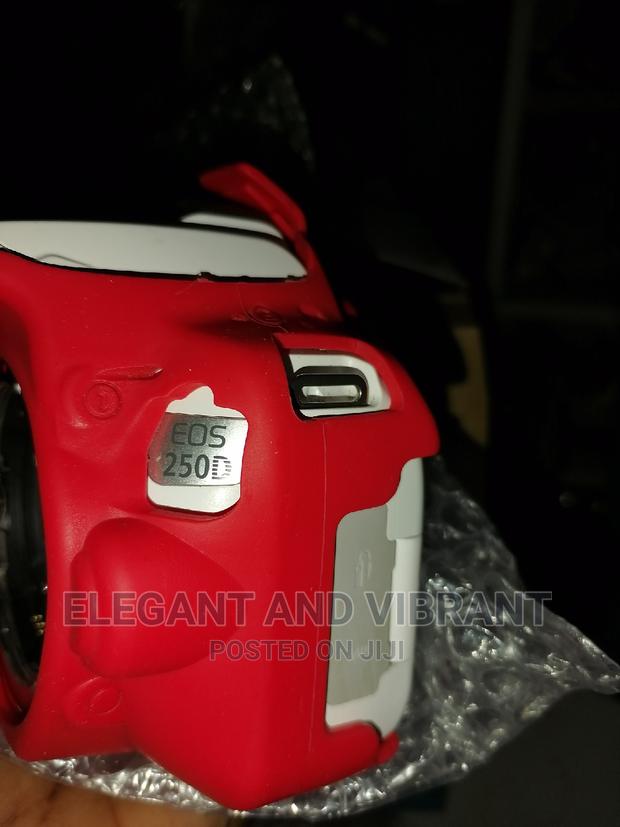 Canon Eos 250d in Very Little Use Condition · Photo 6