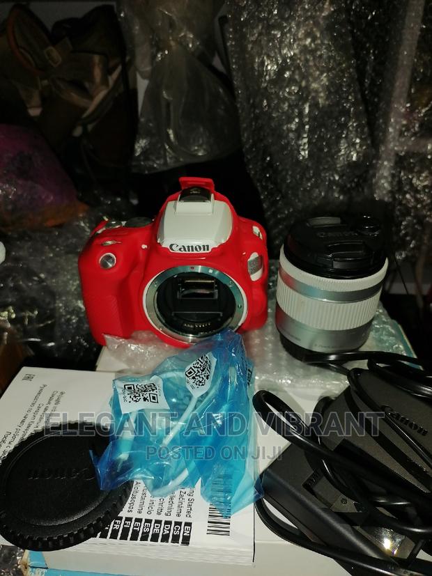 Canon Eos 250d in Very Little Use Condition · Photo 4