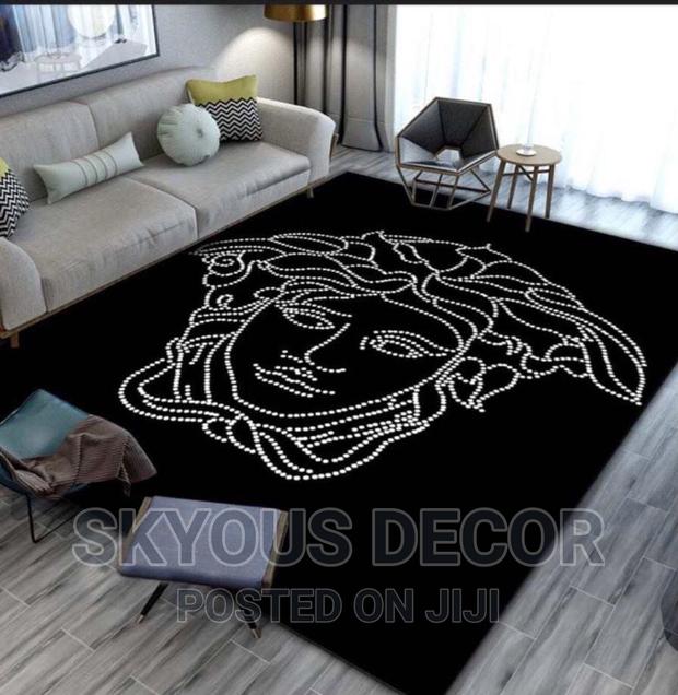 Modern Center Carpet 140 by 200cm · Photo 1