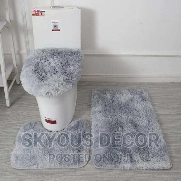 Bathroom Rug · Photo 1