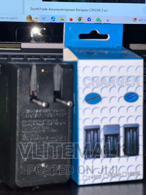 Direct Plug Battery Charger · Photo 5