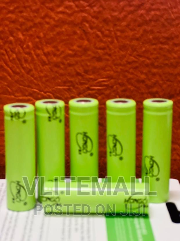 3.7V Flat Top Rechargeable Battery · Photo 2