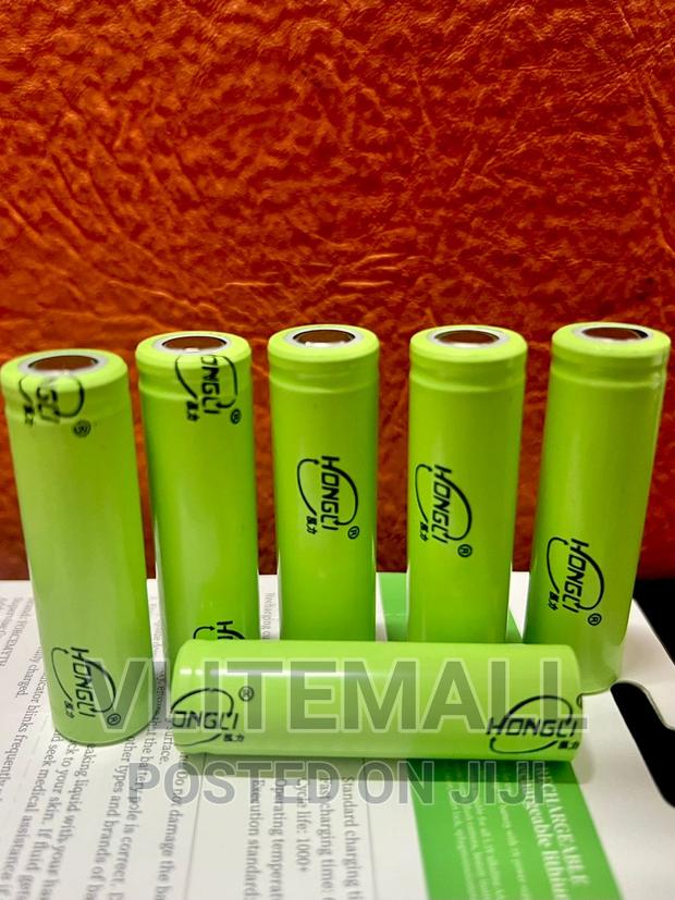 3.7V Flat Top Rechargeable Battery · Photo 4