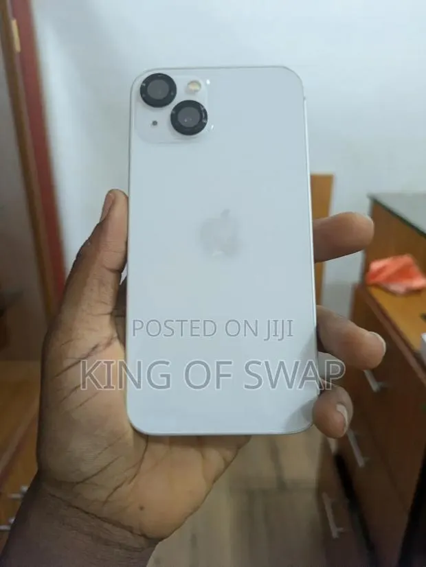 Apple iPhone 13 256 GB Silver · Photo 1