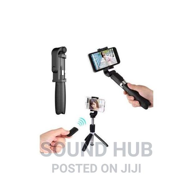 Selfie Stick Tripod With Fill Light + Shutter Remote - Black · Photo 3