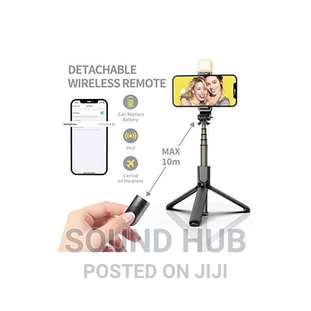 Selfie Stick Tripod With Fill Light + Shutter Remote - Black · Photo 1