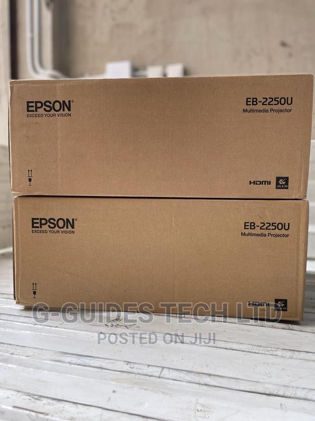 EPSON Projector Eb-2250u 5000 Lumens · Photo 1