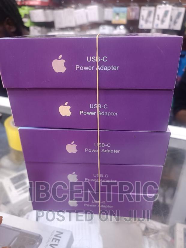 iPhone 14 Pro Max Type C Power Adapter · Photo 4