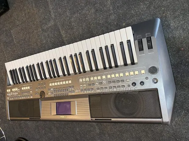 Yamaha S670 Keyboard · Photo 1