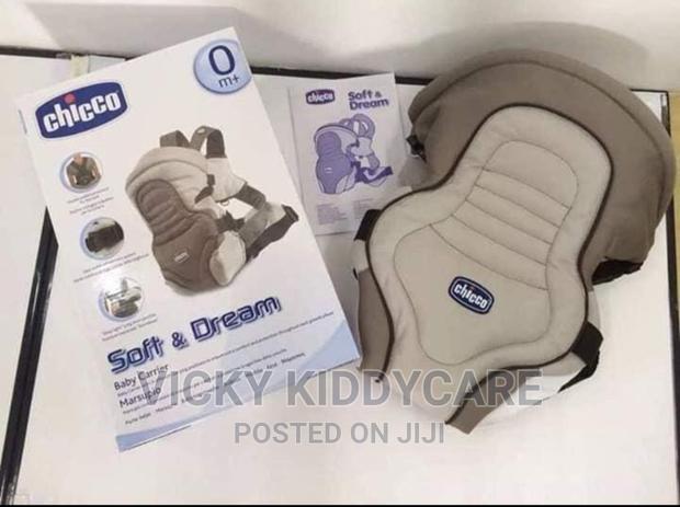 Chicco Baby Carrier · Photo 1