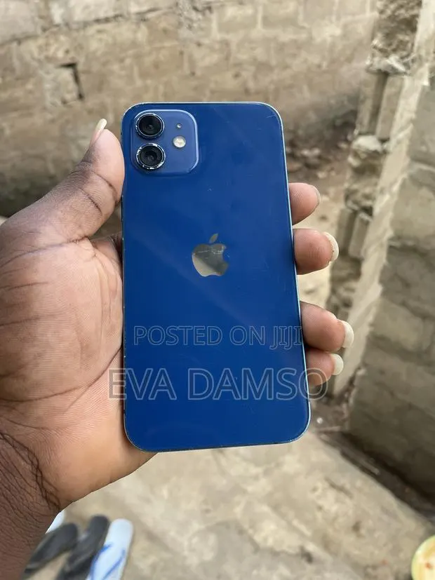 Apple iPhone 12 64 GB Blue · Photo 1
