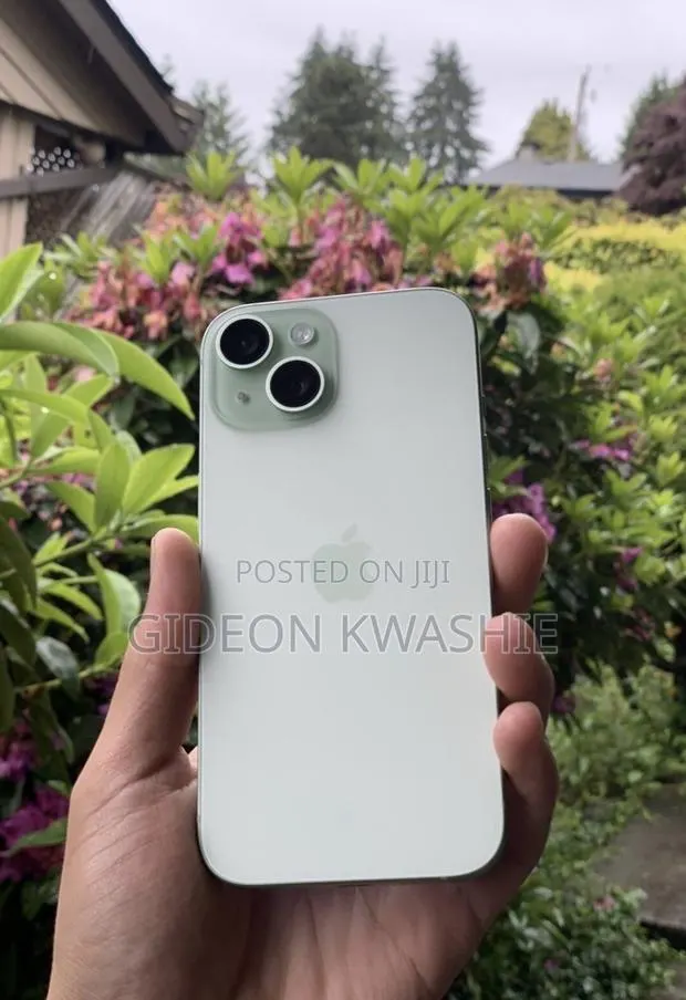 Apple iPhone 15 128 GB Green · Photo 1