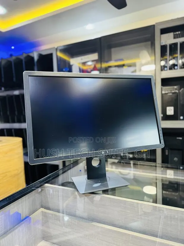 Dell 27” Ips Wide 3840 X 2160p Display Monitor · Photo 1