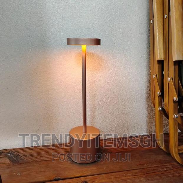 Wireless Recharge Led Light Desk Table Lamp · Photo 5