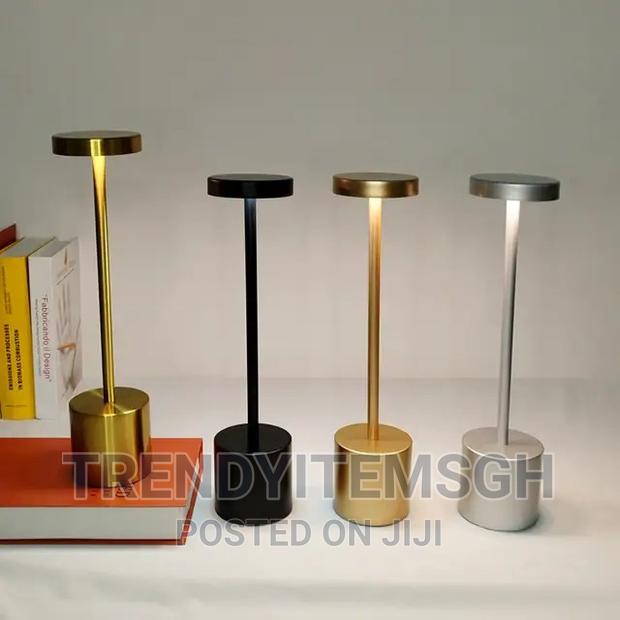Wireless Recharge Led Light Desk Table Lamp · Photo 1