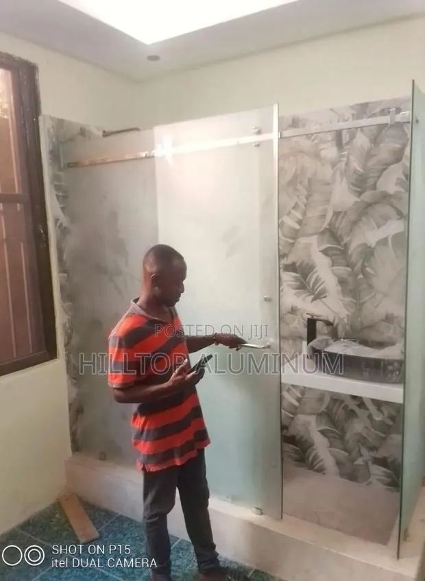 Shower Glass Door · Photo 1