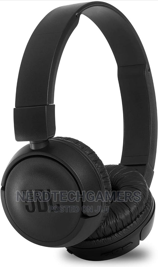 JBL T460BT Extra Bass Wireless on-Ear Mic - Black · Photo 2
