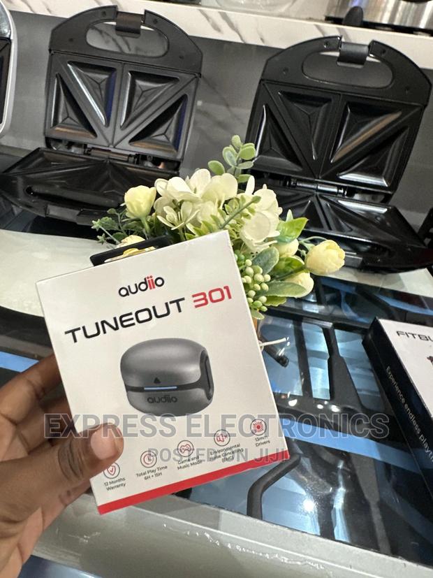 Audiio Tuneout 301 Black Airport · Photo 1