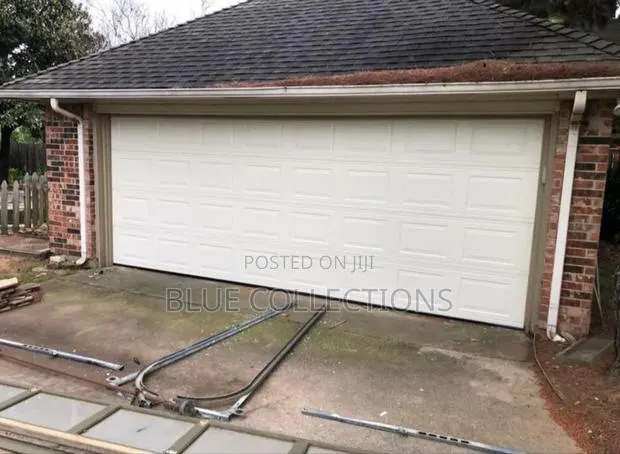 18×8 Automatic Garage Doors · Photo 1