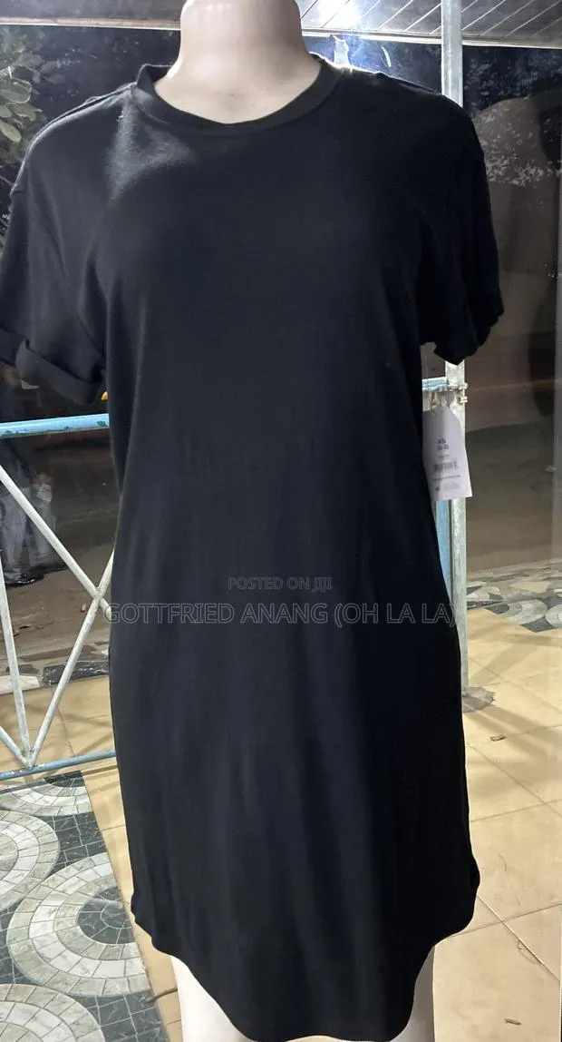 True Black Dress Size 0-2 · Photo 1