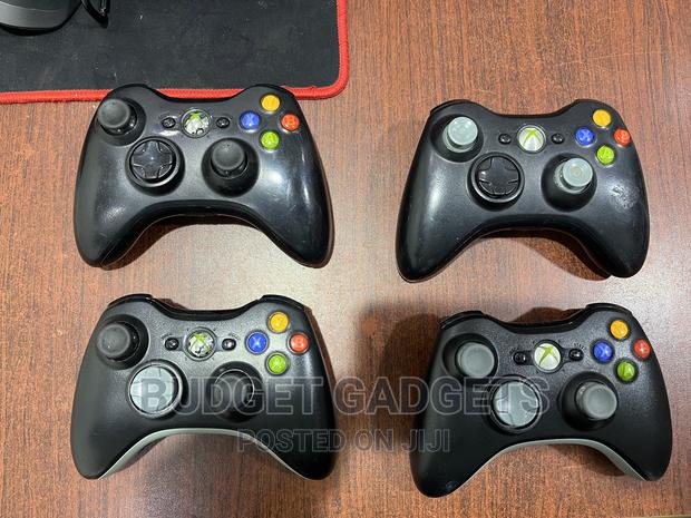 Xbox 360 Wireless Controllers · Photo 1