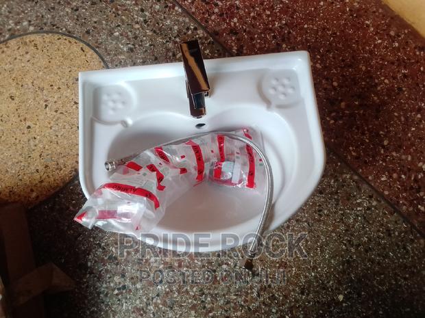 Hanging Wash Hand Basin Set · Photo 2