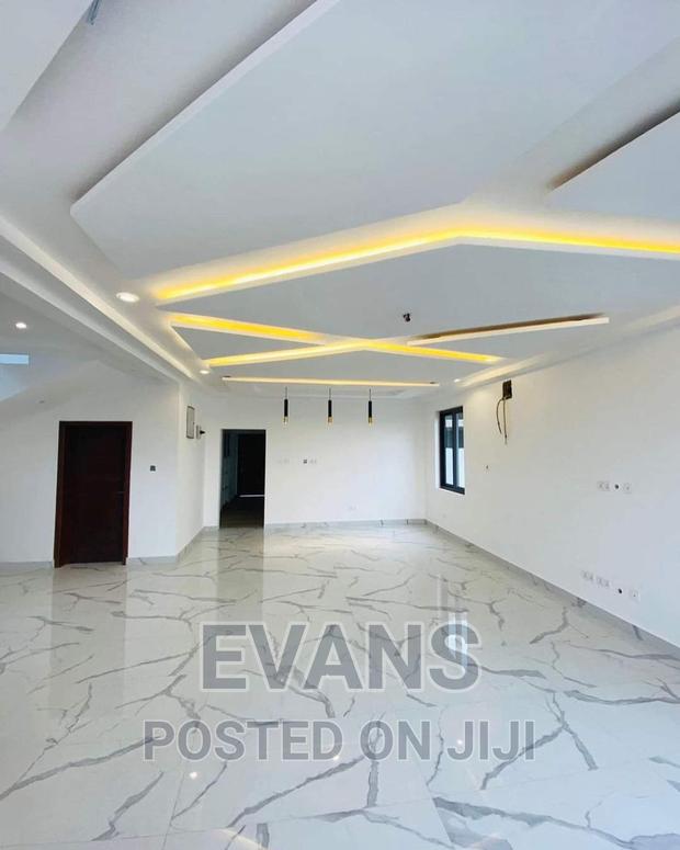 Expert in P.O.P, Skimming, Painting, Graphiato,Tv Designs · Photo 1
