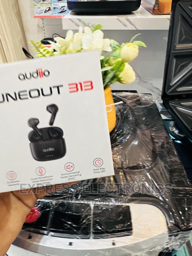 Smart Sleek Black Audiio Tuneout 313— · Photo 1