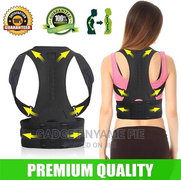 Full Back Back Support and Posture Corrector · Photo 1