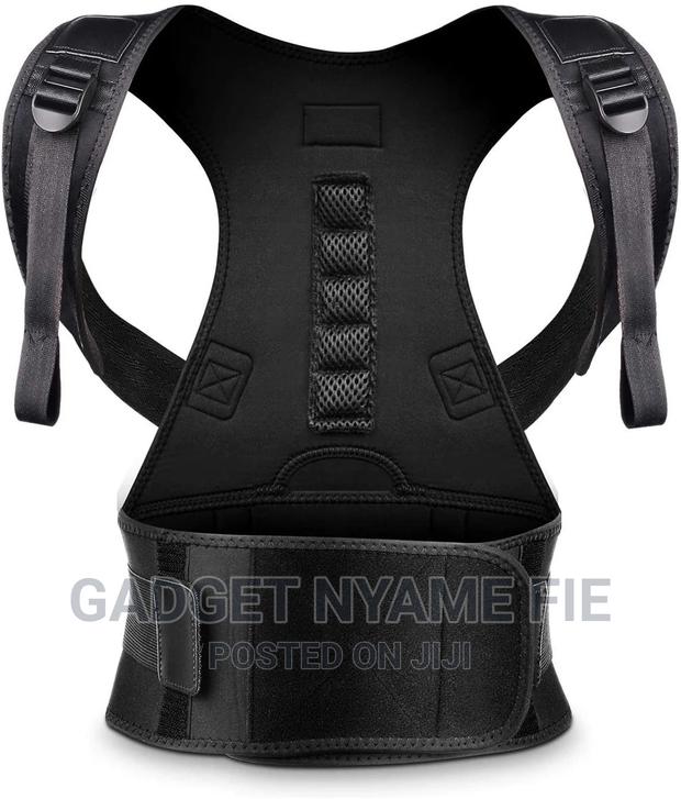 Full Back Back Support and Posture Corrector · Photo 4
