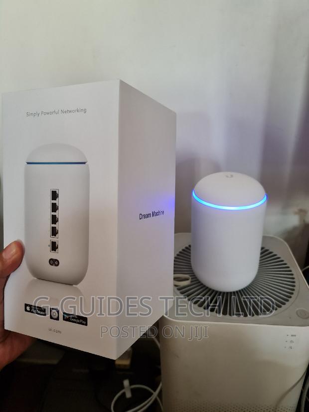 Unifi Dream Machine · Photo 1