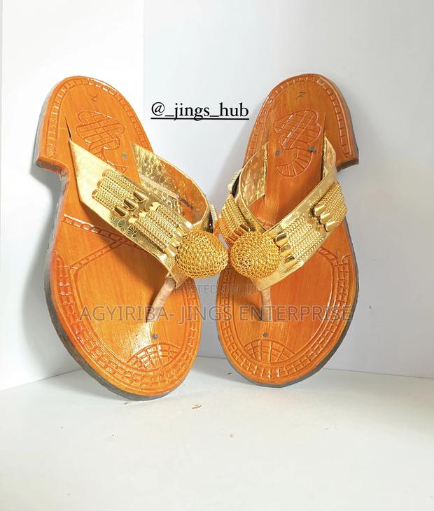 Ahenema Slippers · Photo 2