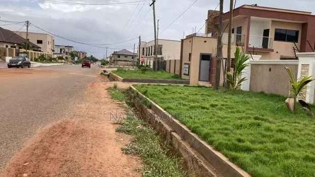 One and Half Plot of Land for Sale Located at Oyarifa Kuotaa · Photo 1