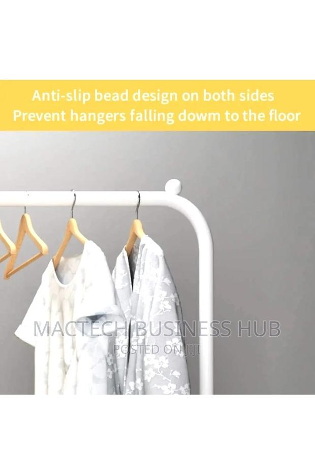 Garment Rack · Photo 3