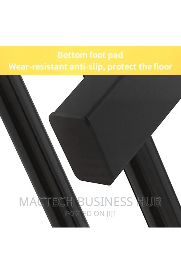 Clothes Rack · Photo 3
