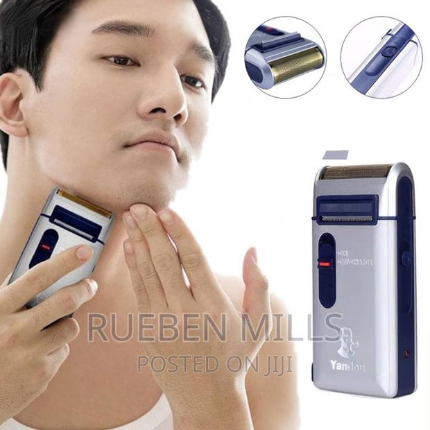 Professional Skin Smoothing Barbering Machine Beard Trimmer · Photo 1
