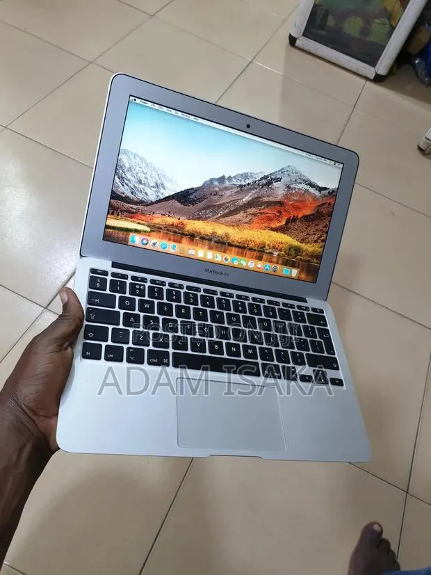 Laptop Apple MacBook Air 2012 4GB Intel Core i5 SSD 128GB · Photo 1