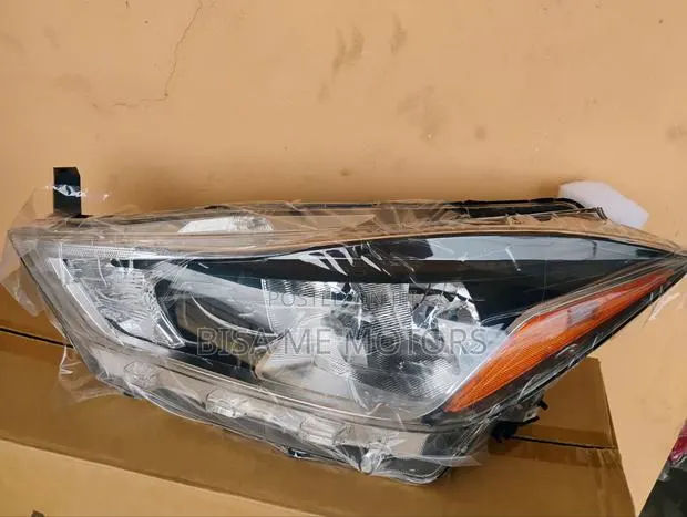 Nissan Kicks 2015/2016/2017/2018/2019 Headlight · Photo 1